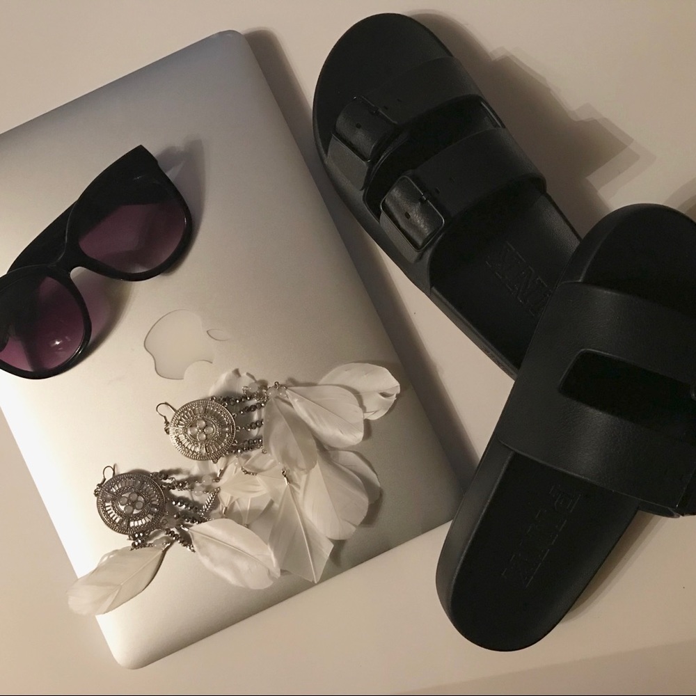 Pink Victoria’s Secret Black Slides